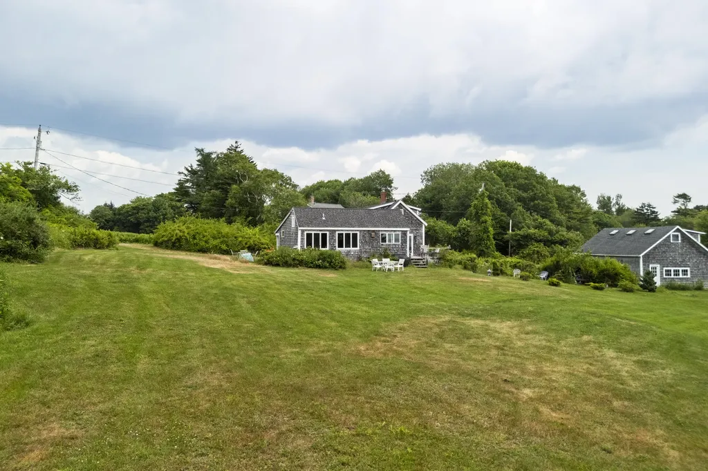 15 Creek Road Bremen ME 04551