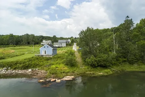 15 Creek Road Bremen ME 04551