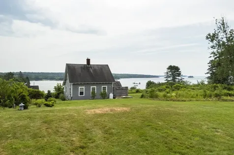 15 Creek Road Bremen ME 04551