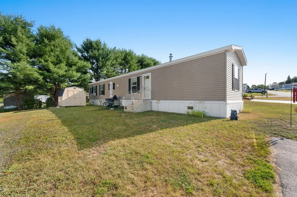 21 Purington Avenue Mechanic Falls ME 04256