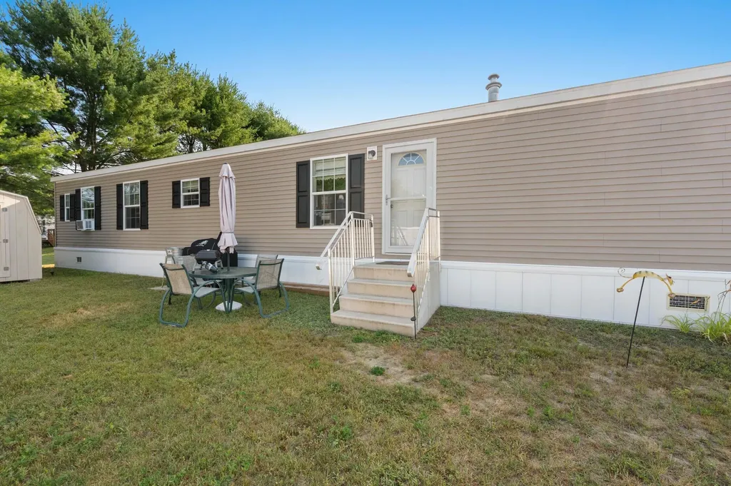 21 Purington Avenue Mechanic Falls ME 04256