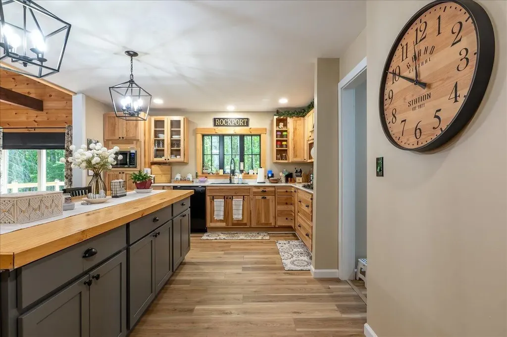 146 Gurney Street Rockport ME 04856