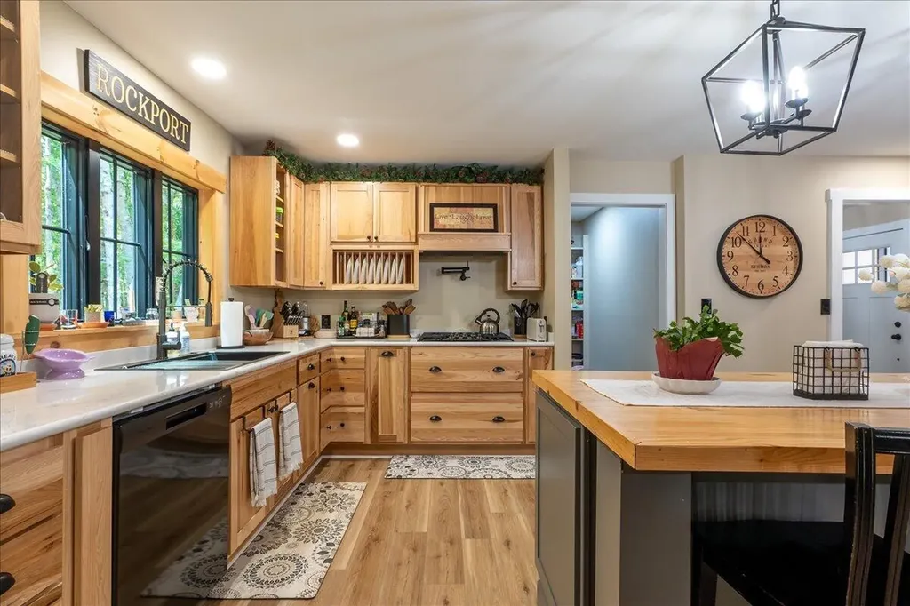 146 Gurney Street Rockport ME 04856