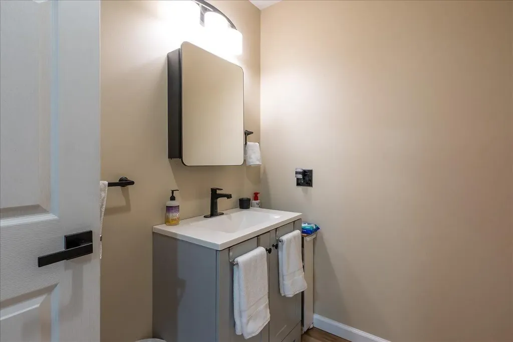 146 Gurney Street Rockport ME 04856