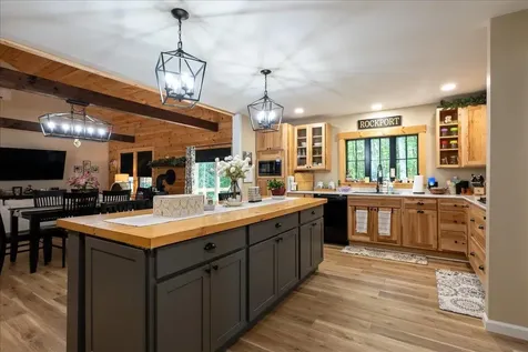 146 Gurney Street Rockport ME 04856
