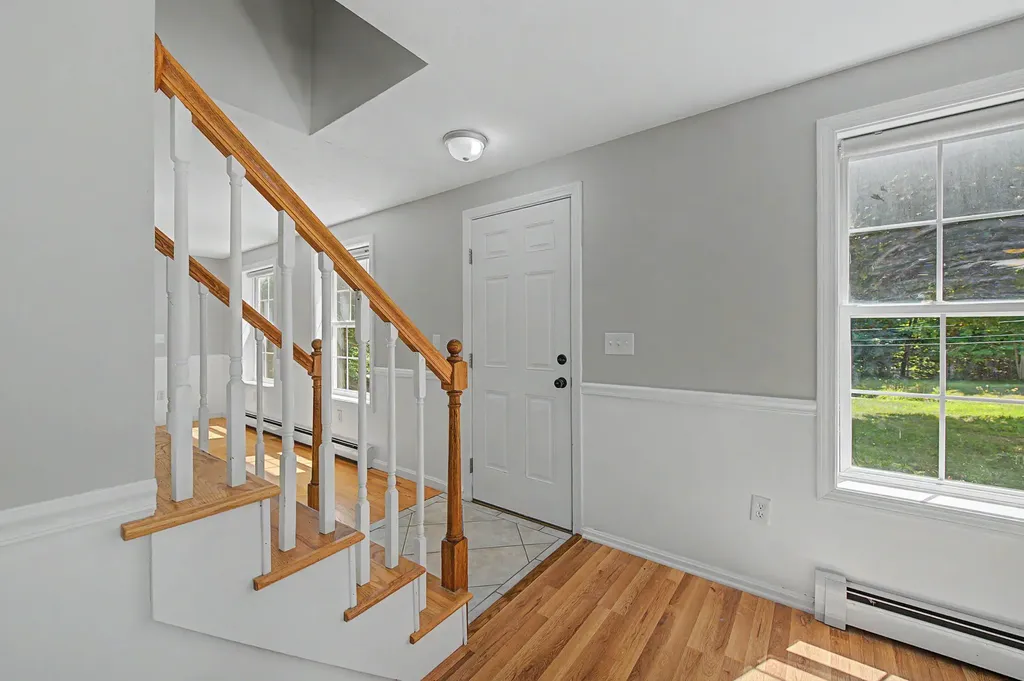 9 Monroe Drive Naples ME 04055