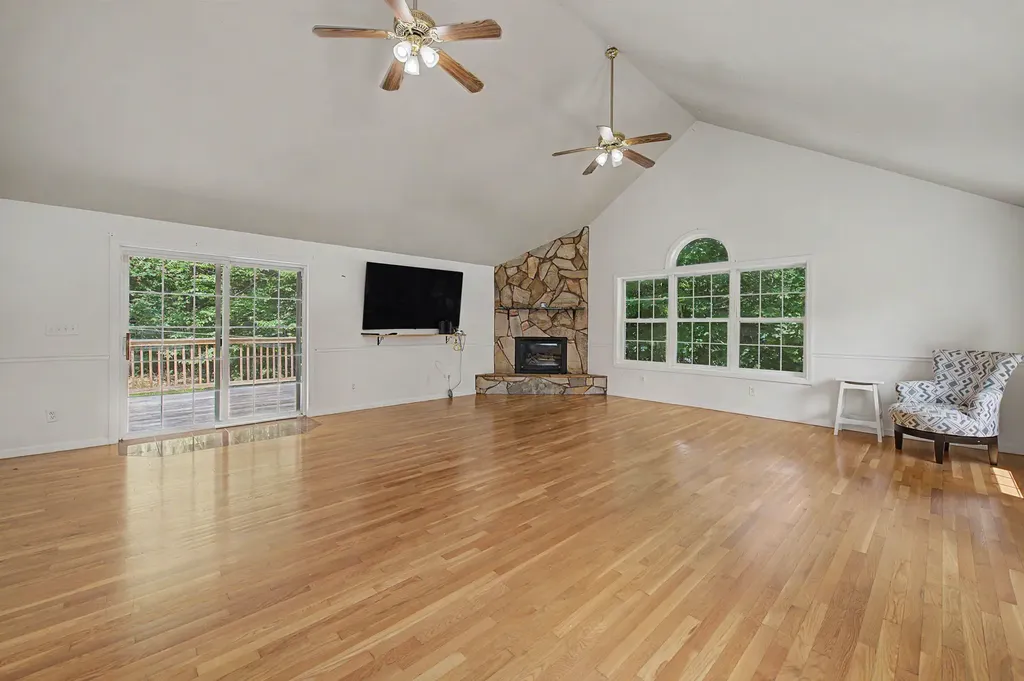 9 Monroe Drive Naples ME 04055