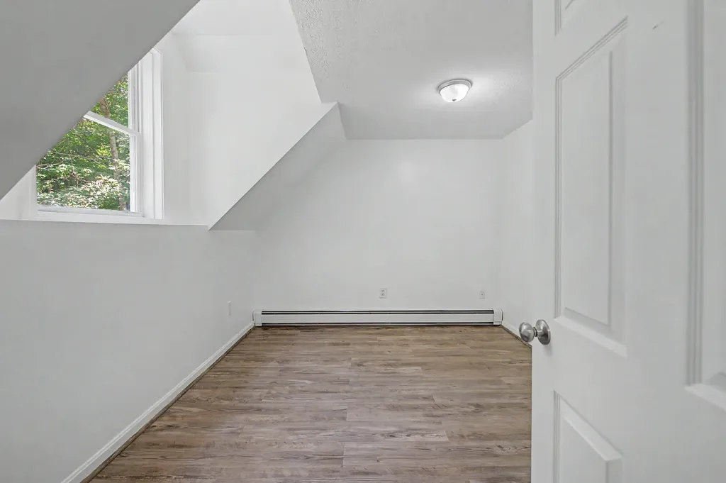 9 Monroe Drive Naples ME 04055
