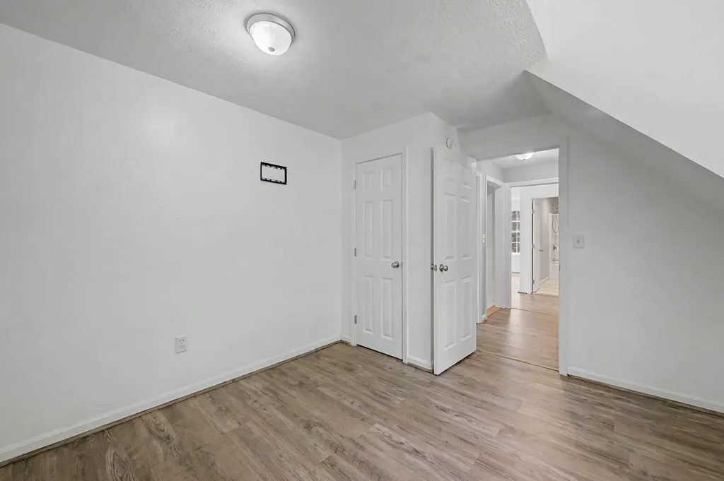 9 Monroe Drive Naples ME 04055