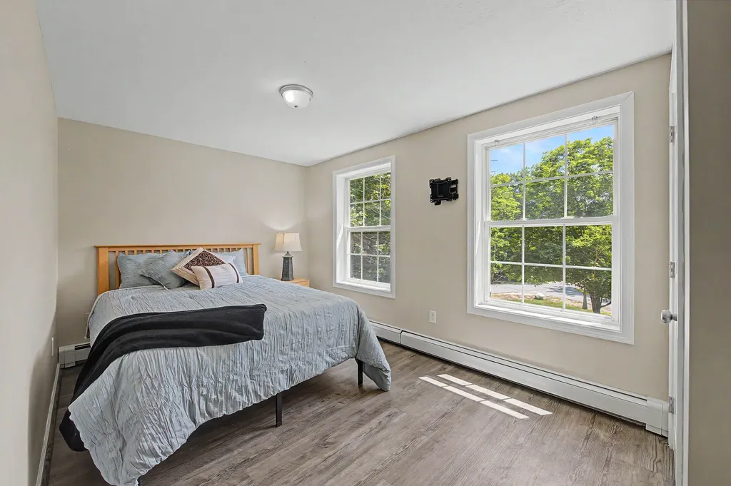 9 Monroe Drive Naples ME 04055