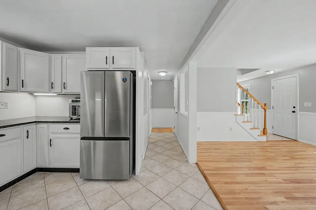 9 Monroe Drive Naples ME 04055