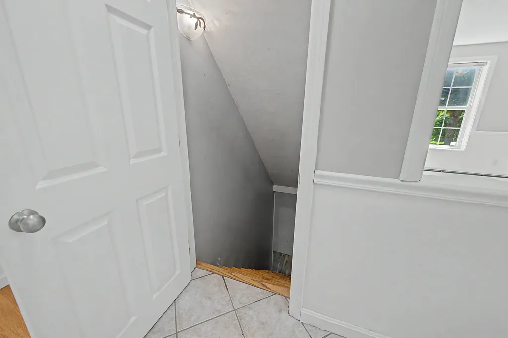 9 Monroe Drive Naples ME 04055