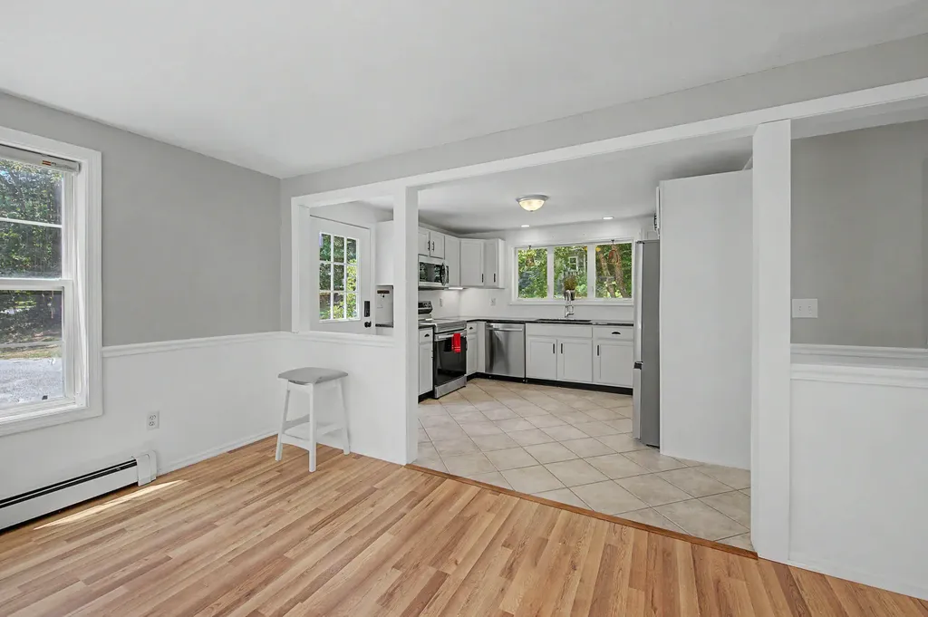9 Monroe Drive Naples ME 04055