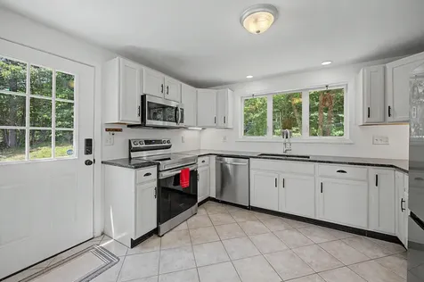 9 Monroe Drive Naples ME 04055