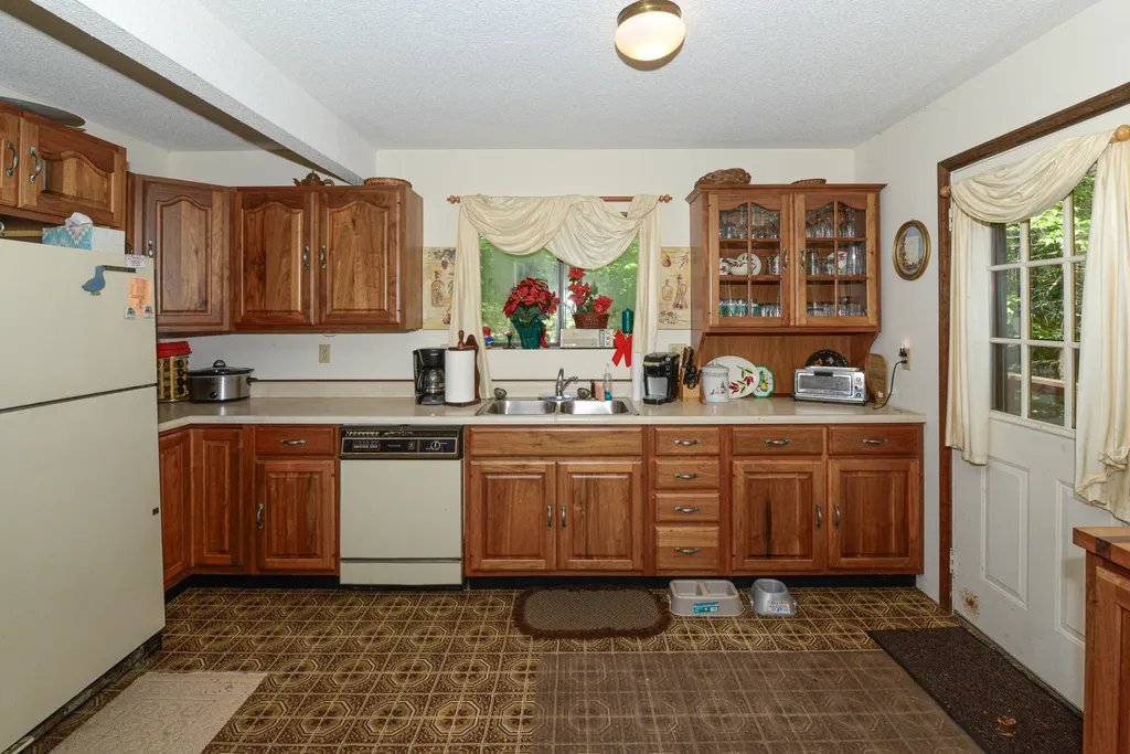 84 Kezars Ridge Waterford ME 04088