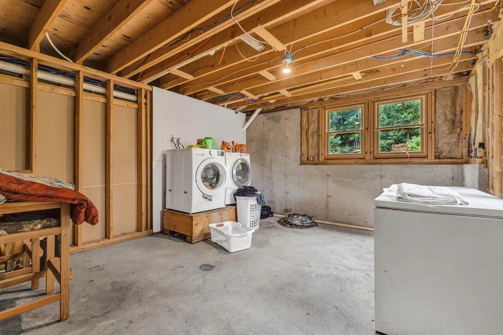 154 Daves Way Dresden ME 04342