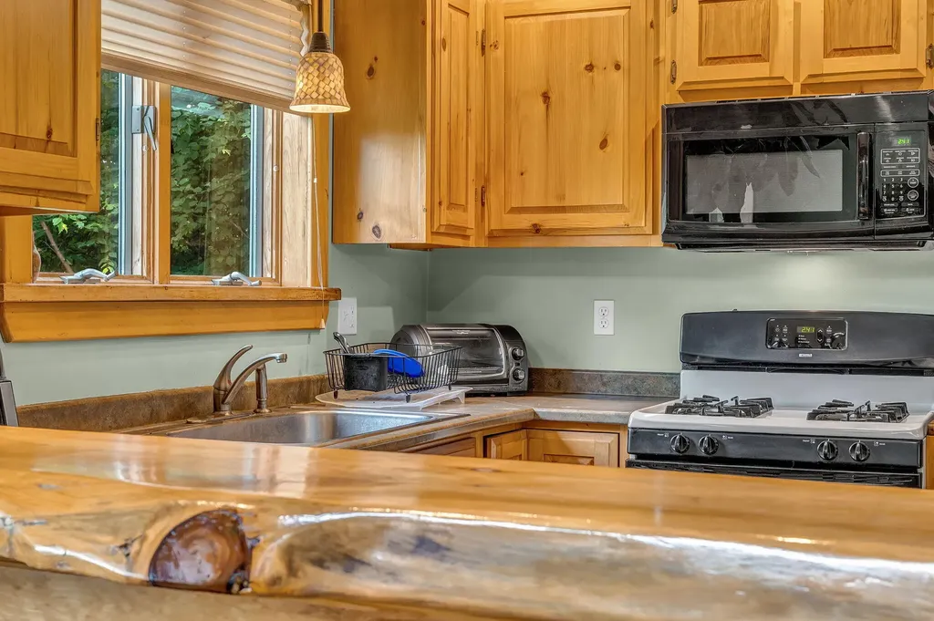 154 Daves Way Dresden ME 04342