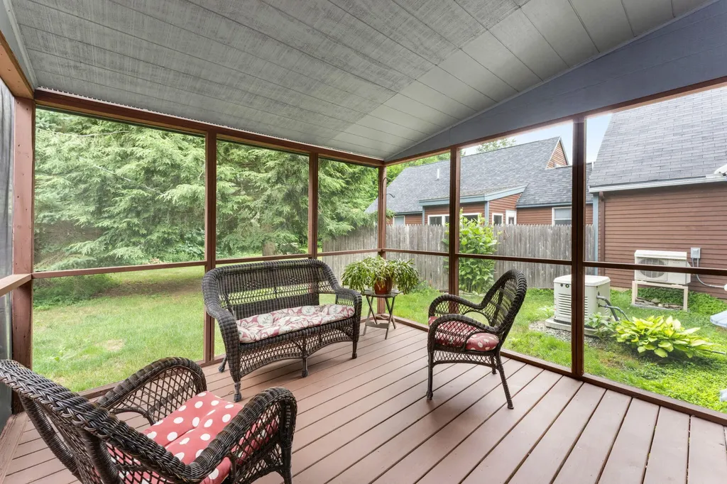 2 Cortland Circle Bangor ME 04401