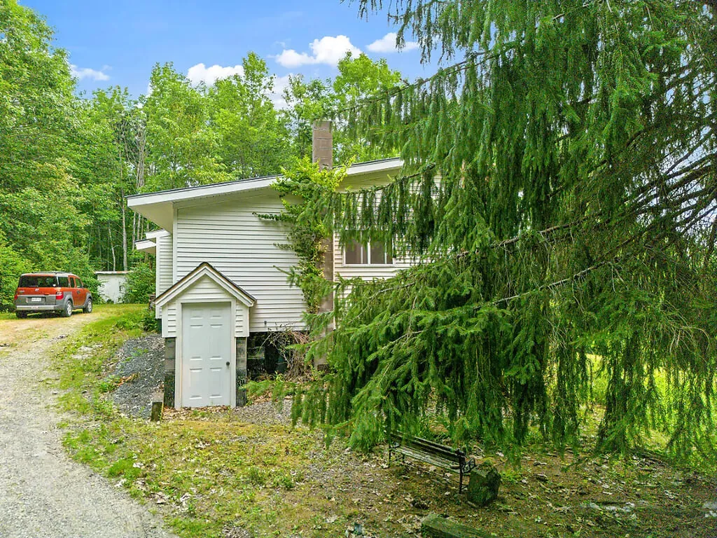 139 Riverside Road Gardiner ME 04345