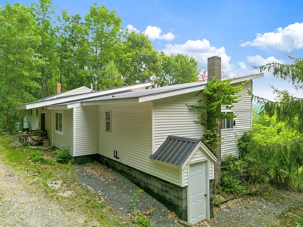 139 Riverside Road Gardiner ME 04345