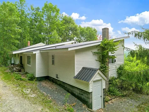 139 Riverside Road Gardiner ME 04345