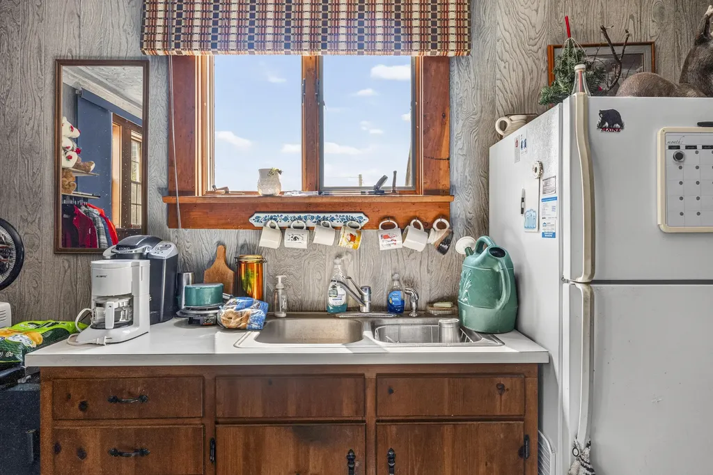 163 Jefferson Street Waldoboro ME 04572