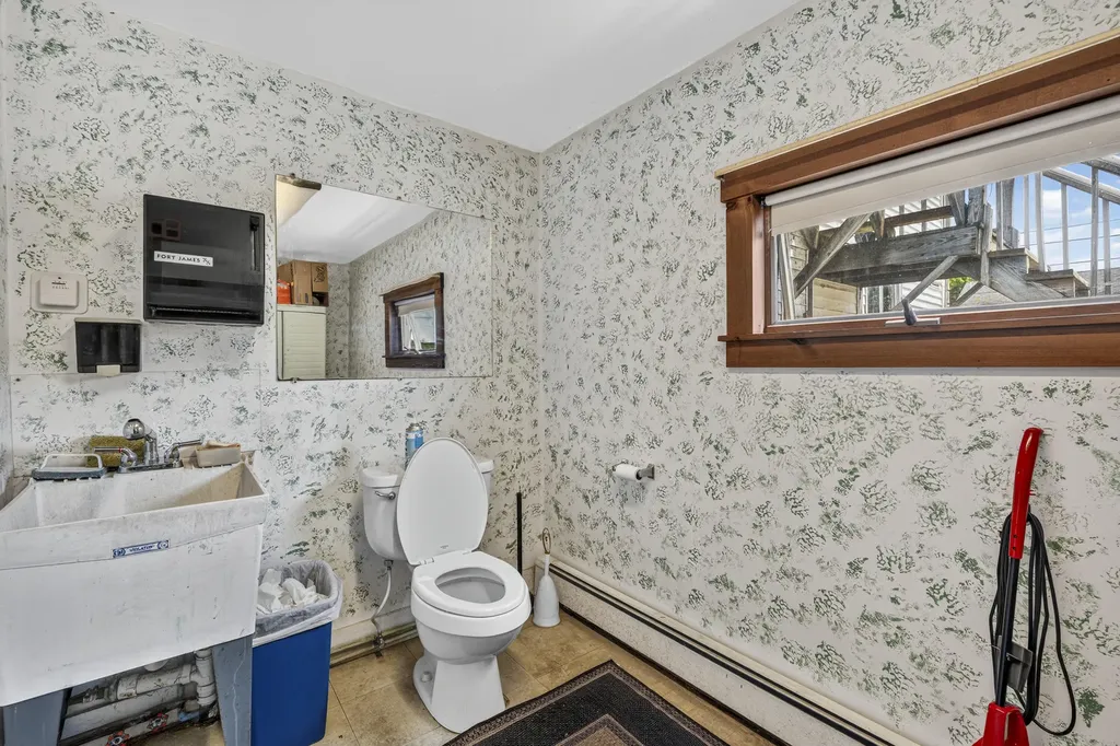 163 Jefferson Street Waldoboro ME 04572
