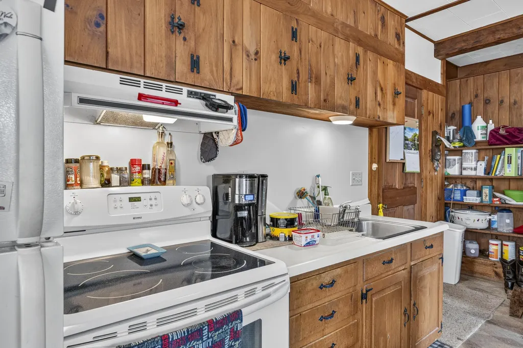 163 Jefferson Street Waldoboro ME 04572