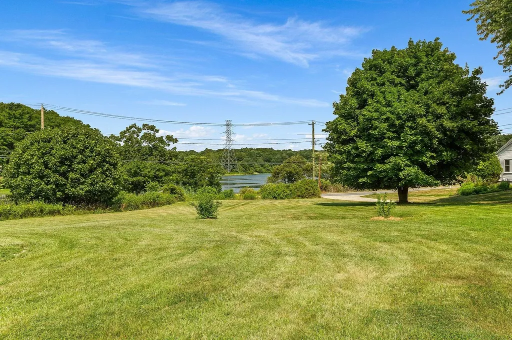 14 Cove Road Eliot ME 03903