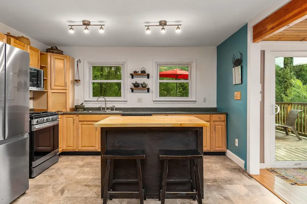 14 Cove Road Eliot ME 03903