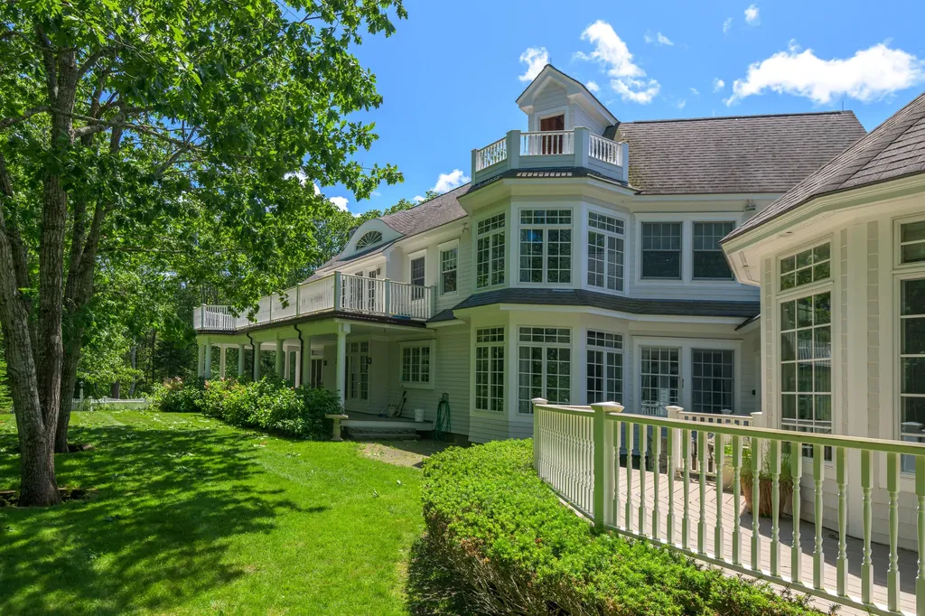 2 Poets Lane Kennebunkport ME 04046