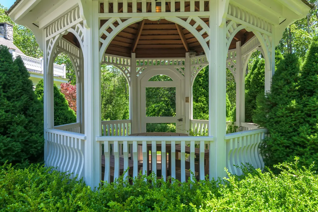 2 Poets Lane Kennebunkport ME 04046
