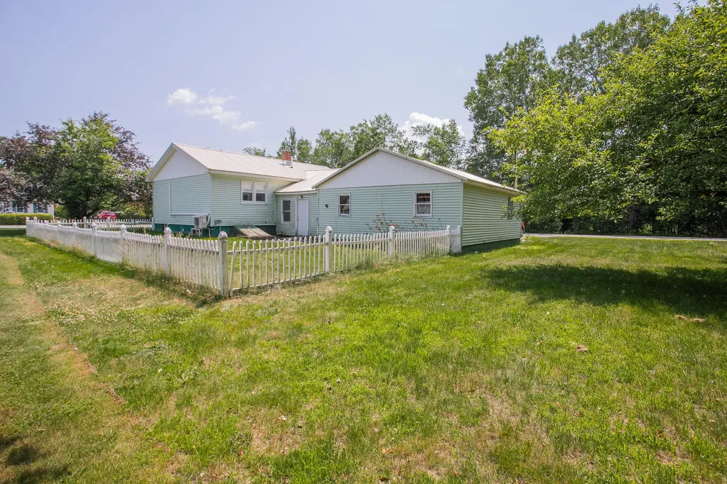 18 Independence Lane East Millinocket ME 04430