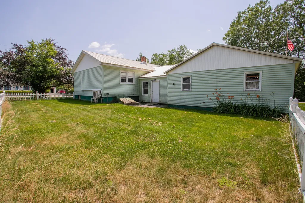 18 Independence Lane East Millinocket ME 04430