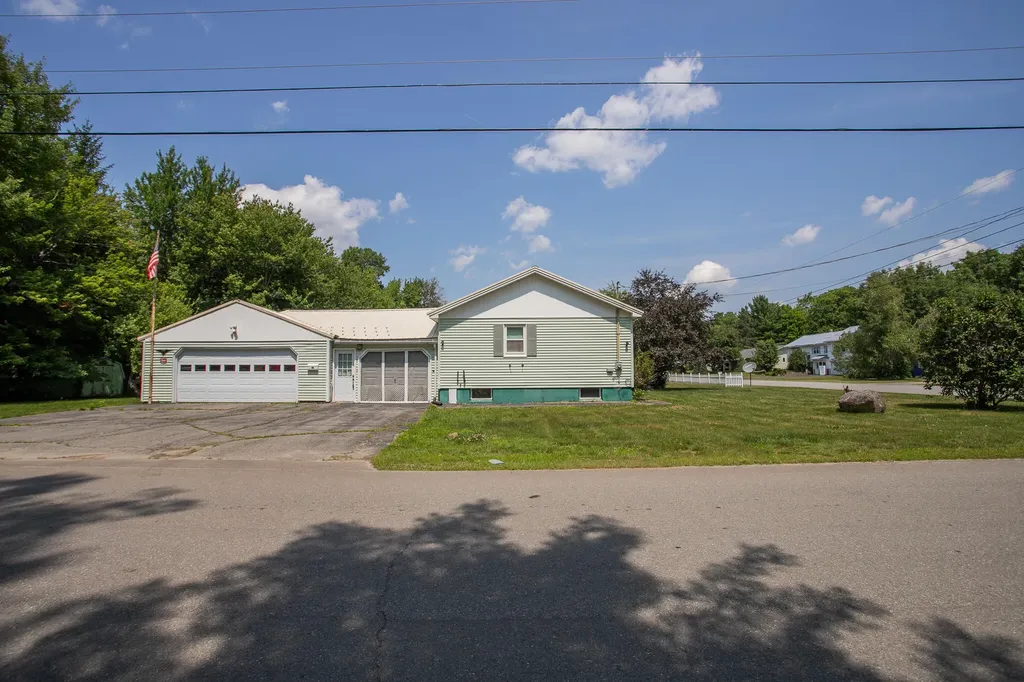 18 Independence Lane East Millinocket ME 04430