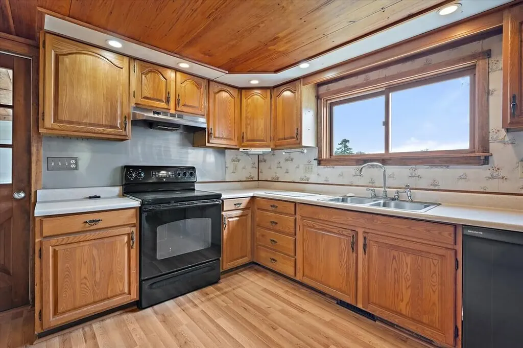440 Chapman Road Newburgh ME 04444