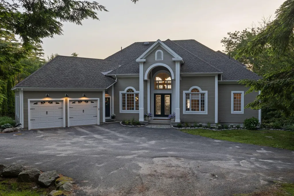 21 Lake Shore Drive Naples ME 04055