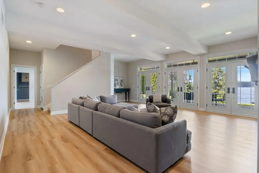 21 Lake Shore Drive Naples ME 04055