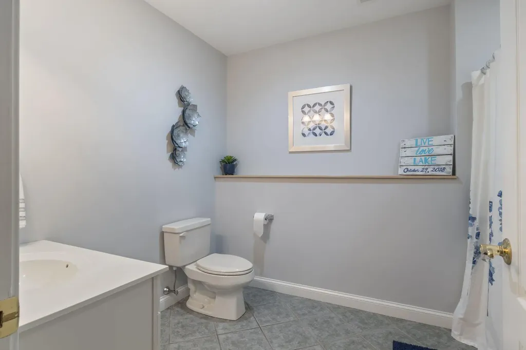 21 Lake Shore Drive Naples ME 04055