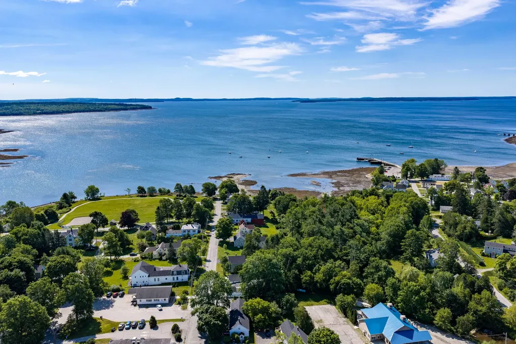 25 And 27 E Main Street Searsport ME 04974