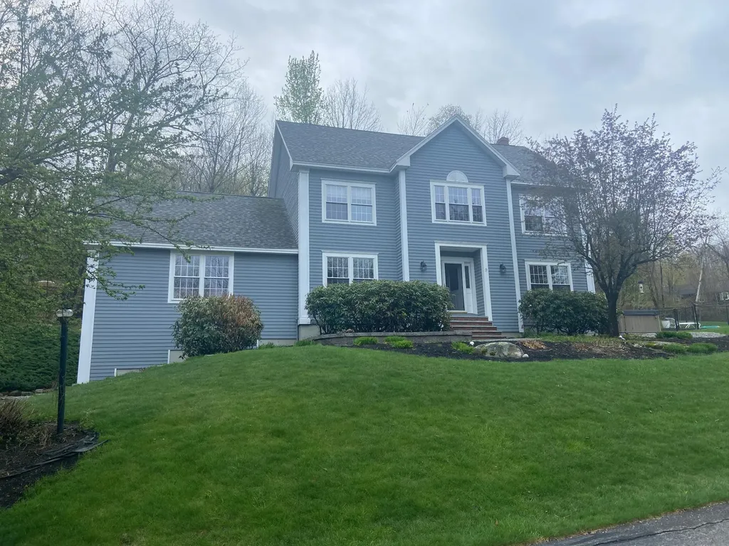 9 Hillview Lane Lewiston ME 04240