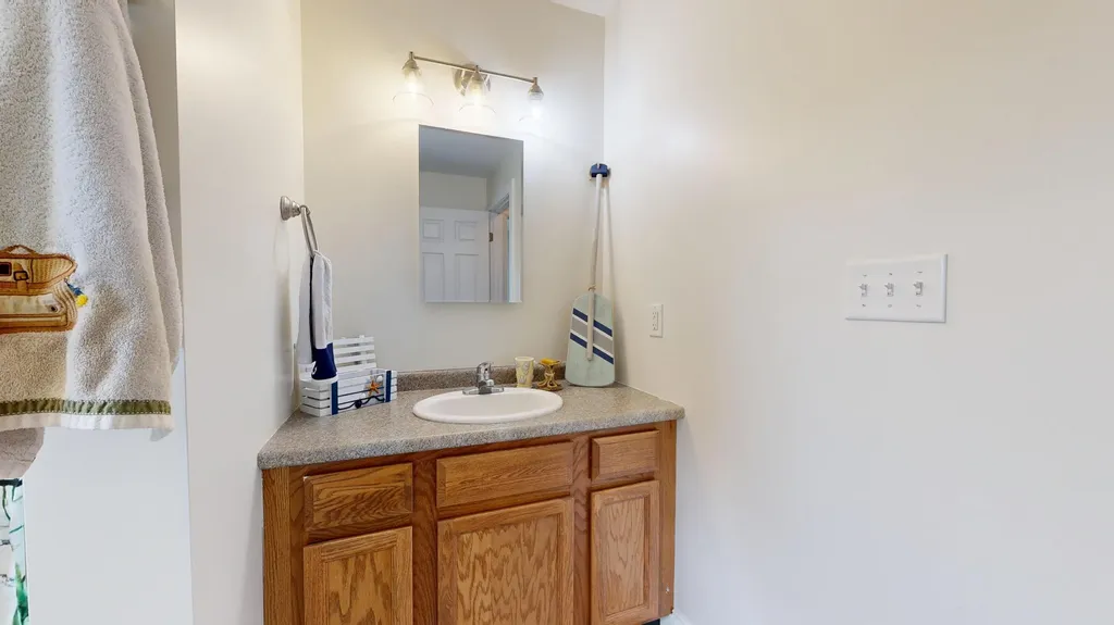 48 Lubear Way Auburn ME 04210