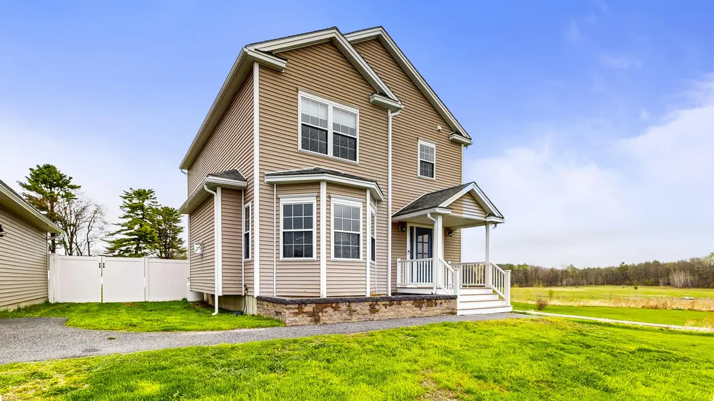 48 Lubear Way Auburn ME 04210