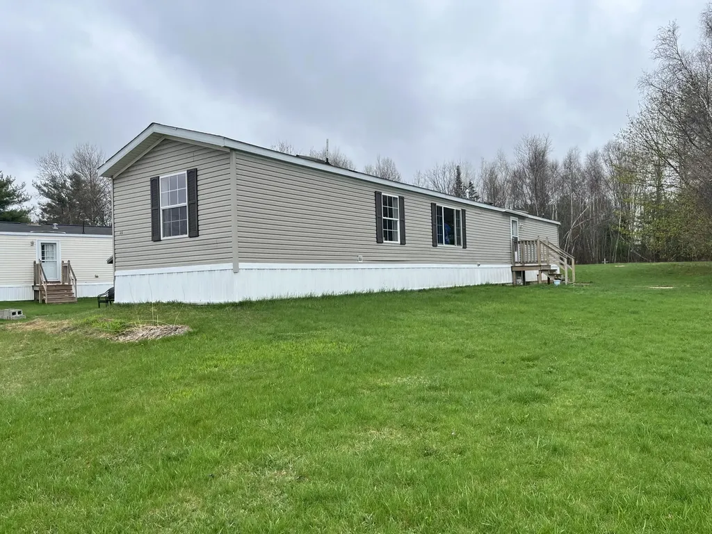 35 Lorna Lane Glenburn ME 04401