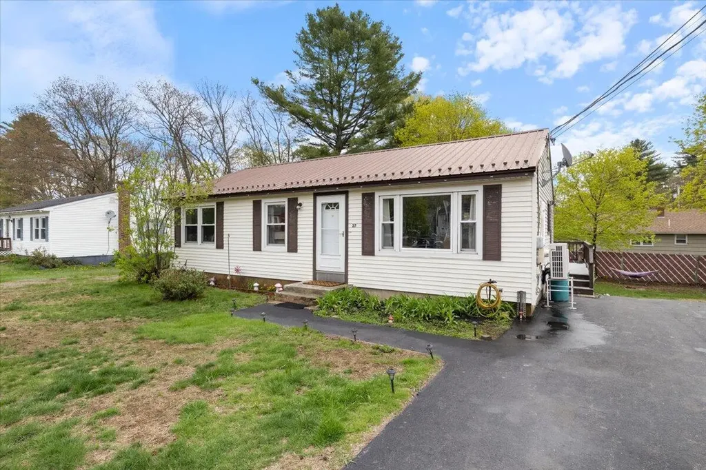 27 Rosewood Circle Sanford ME 04083
