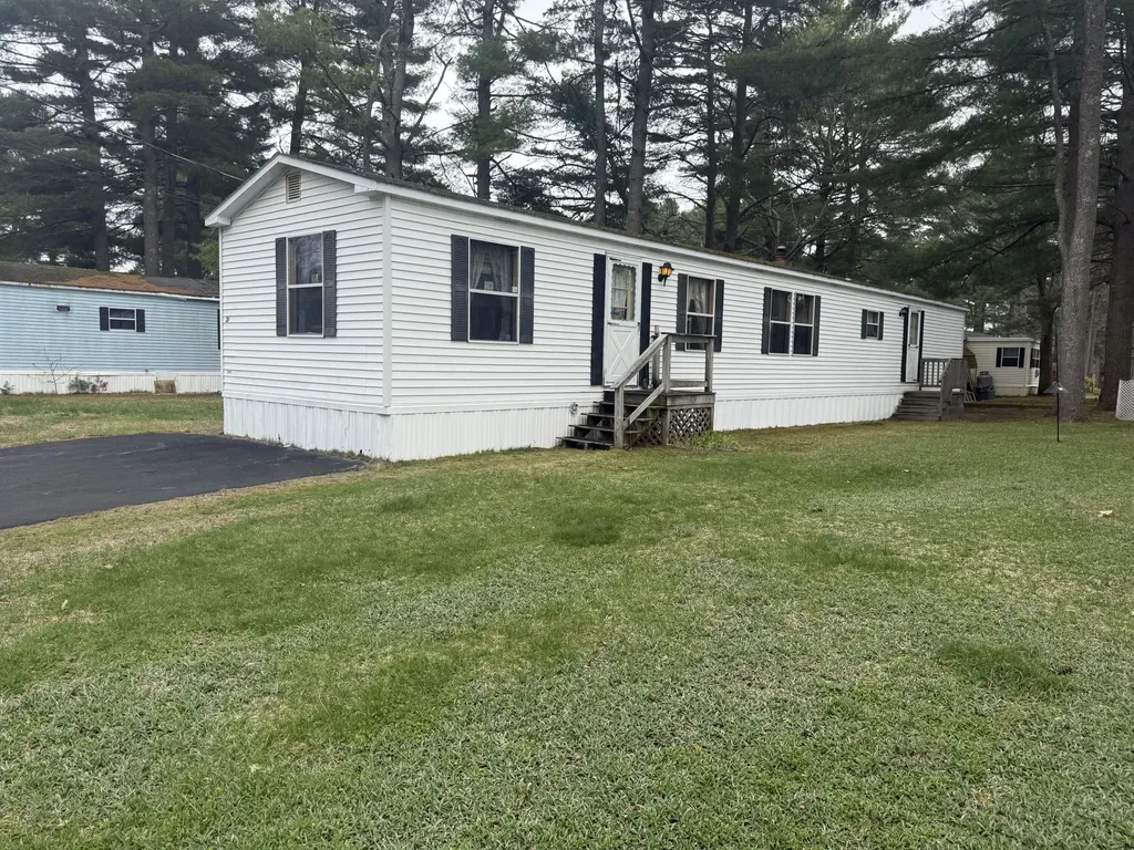 21 Larry Lane Brunswick ME 04011