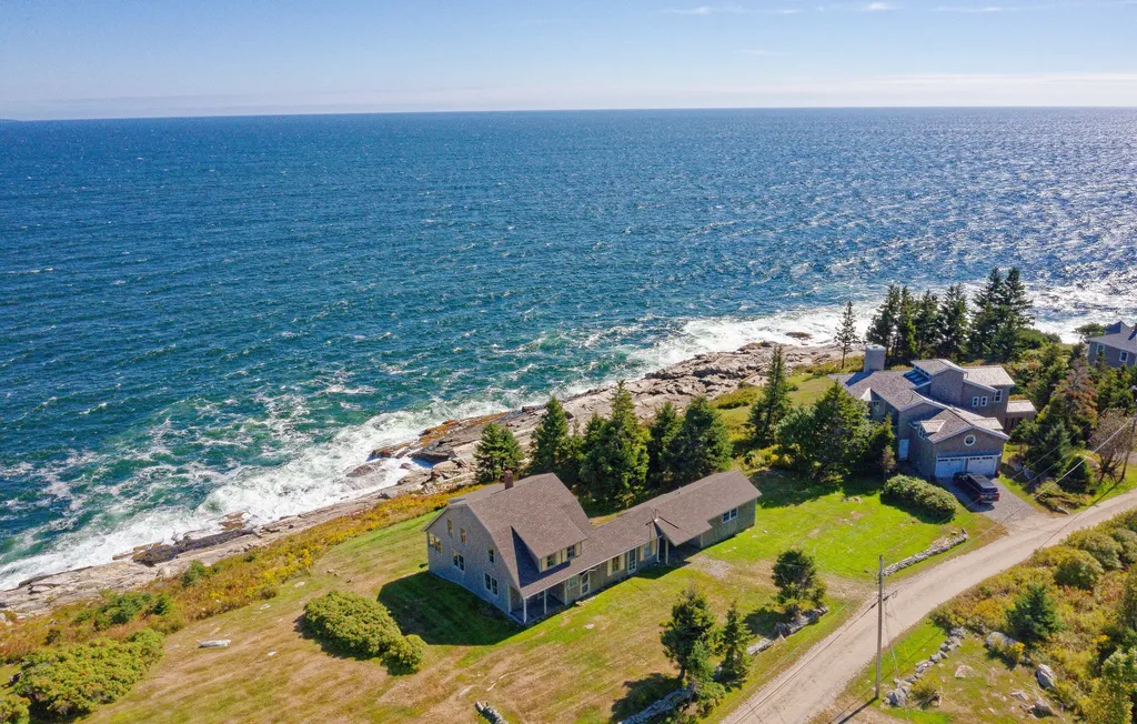 33 Cliff Road Bristol ME 04554