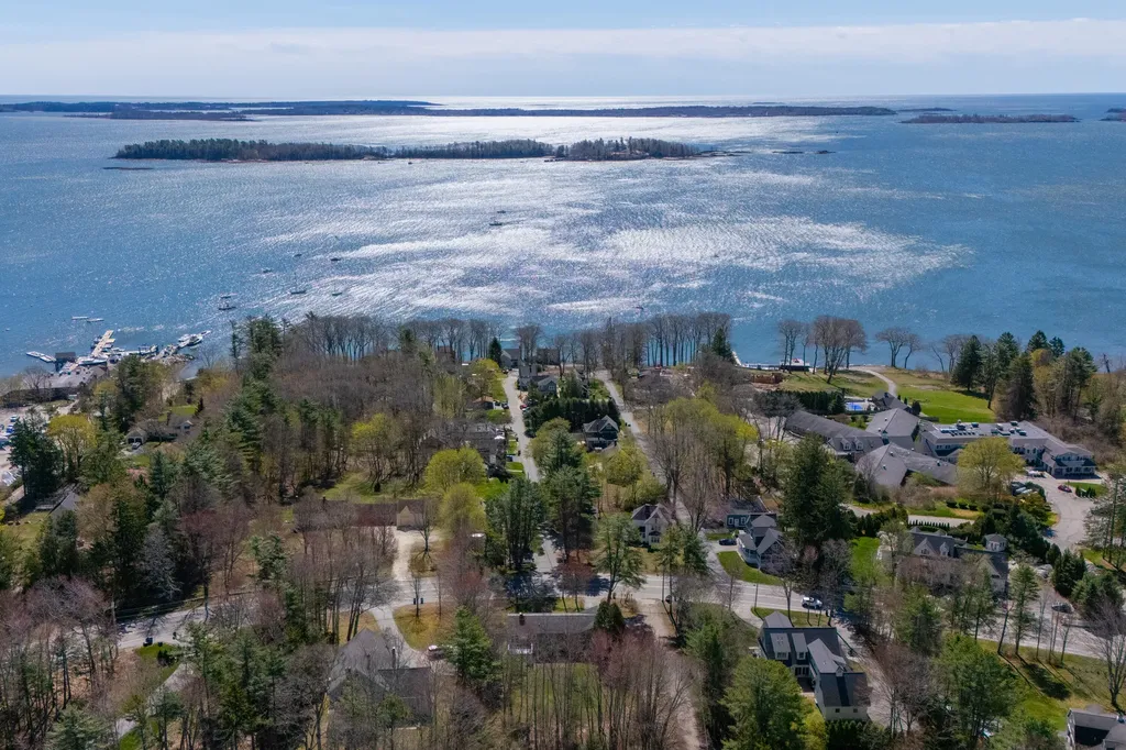 202 Foreside Road Falmouth ME 04105
