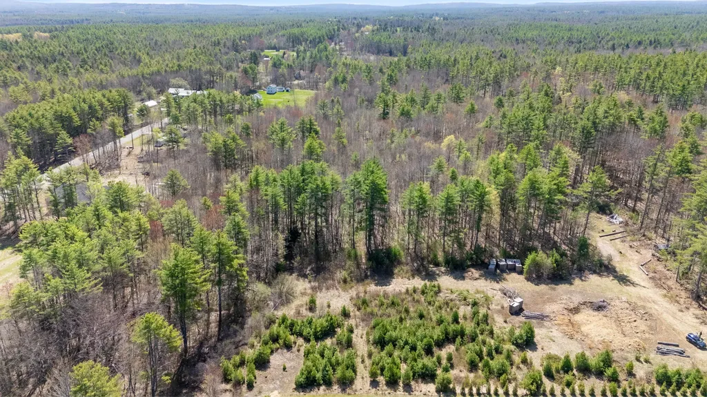 MR7L96C Scarlet Way Lebanon ME 04027