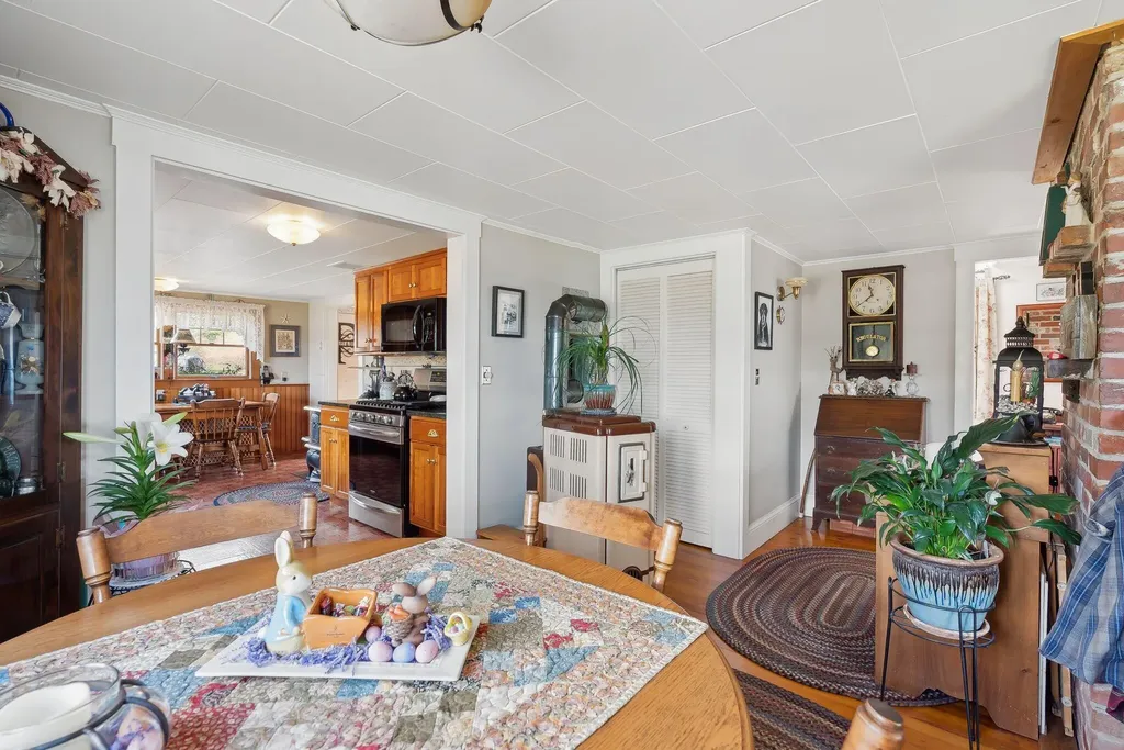 8 Powderhouse Cove Road South Thomaston ME 04858